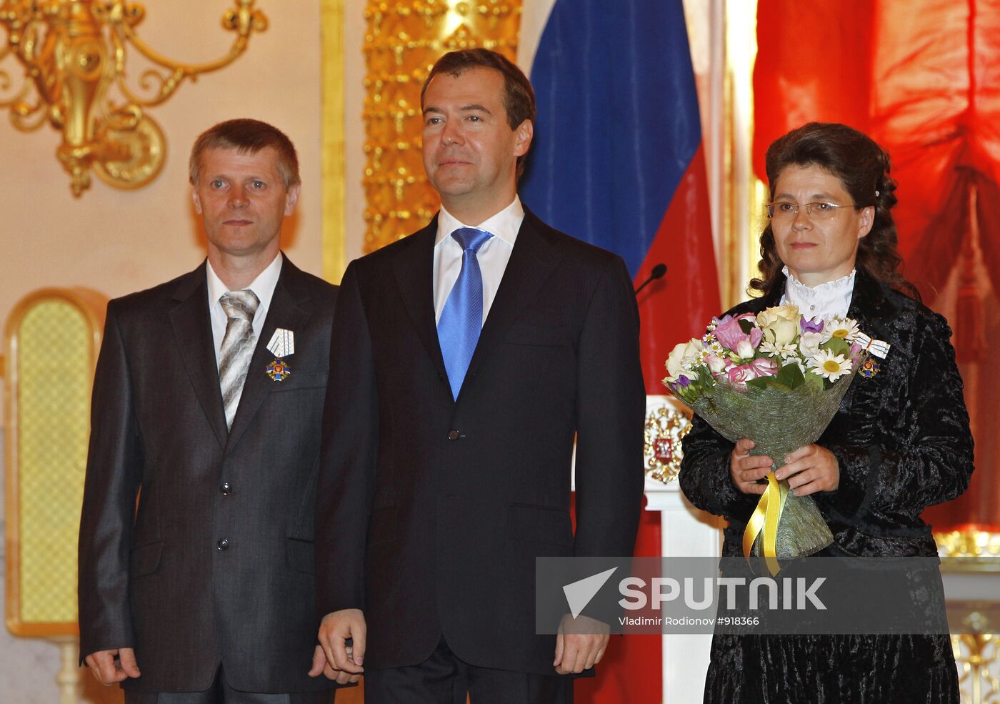 Dmitry Medvedev presents awards to parents of large families