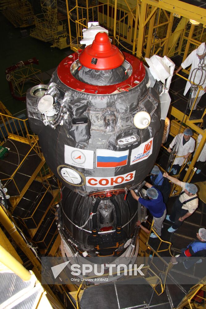 Preparing to launch manned "Soyuz TMA-02M" spacecraft