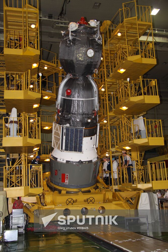 Preparing to launch manned "Soyuz TMA-02M" spacecraft