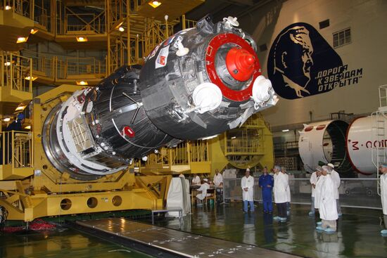 Preparing to launch manned "Soyuz TMA-02M" spacecraft