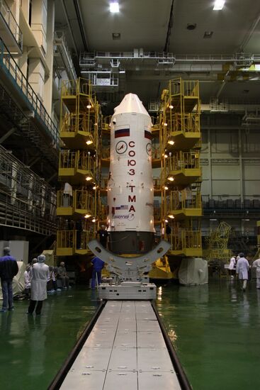 Preparing to launch manned "Soyuz TMA-02M" spacecraft