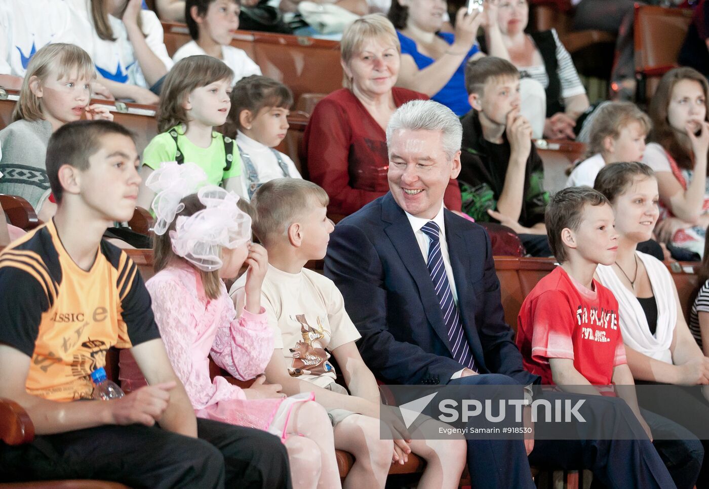 Sergei Sobyanin attends children's festival at Moscow Circus