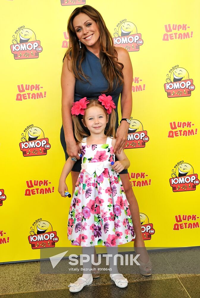 Yulia Nachalova with daughter Vera