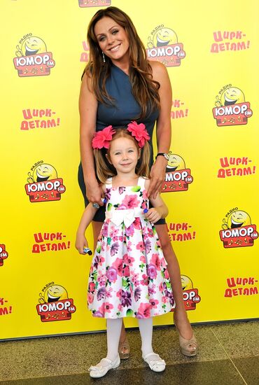 Yulia Nachalova with daughter Vera