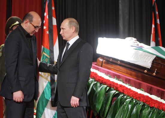 Vladimir Putin pays last respects to Sergei Bagapsh in Sukhumi