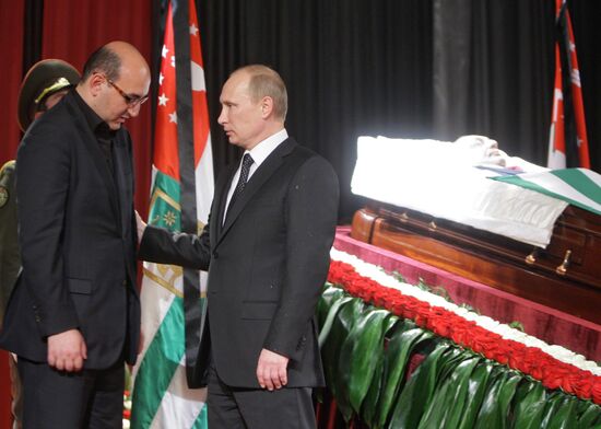 Vladimir Putin pays last respects to Sergei Bagapsh in Sukhumi
