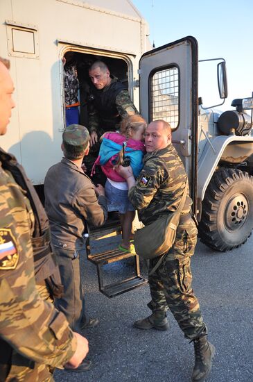 OMON riot police evacuate residents, Pugachyovo settlement