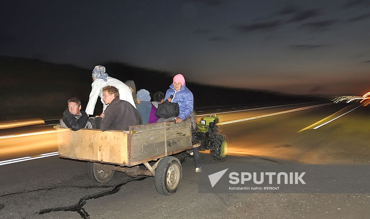 OMON riot police evacuate residents, Pugachyovo settlement