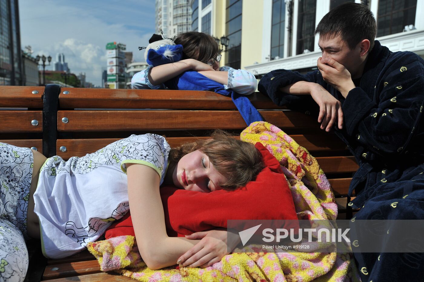 Sleep-out flashmob in Yekaterinburg