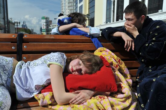 Sleep-out flashmob in Yekaterinburg