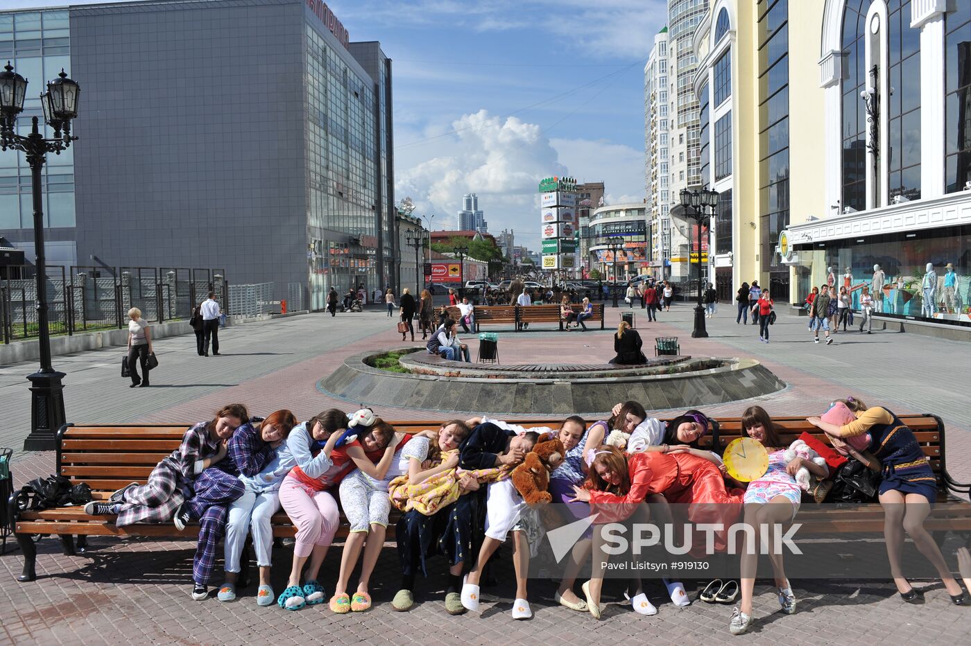 Sleep-out flashmob in Yekaterinburg