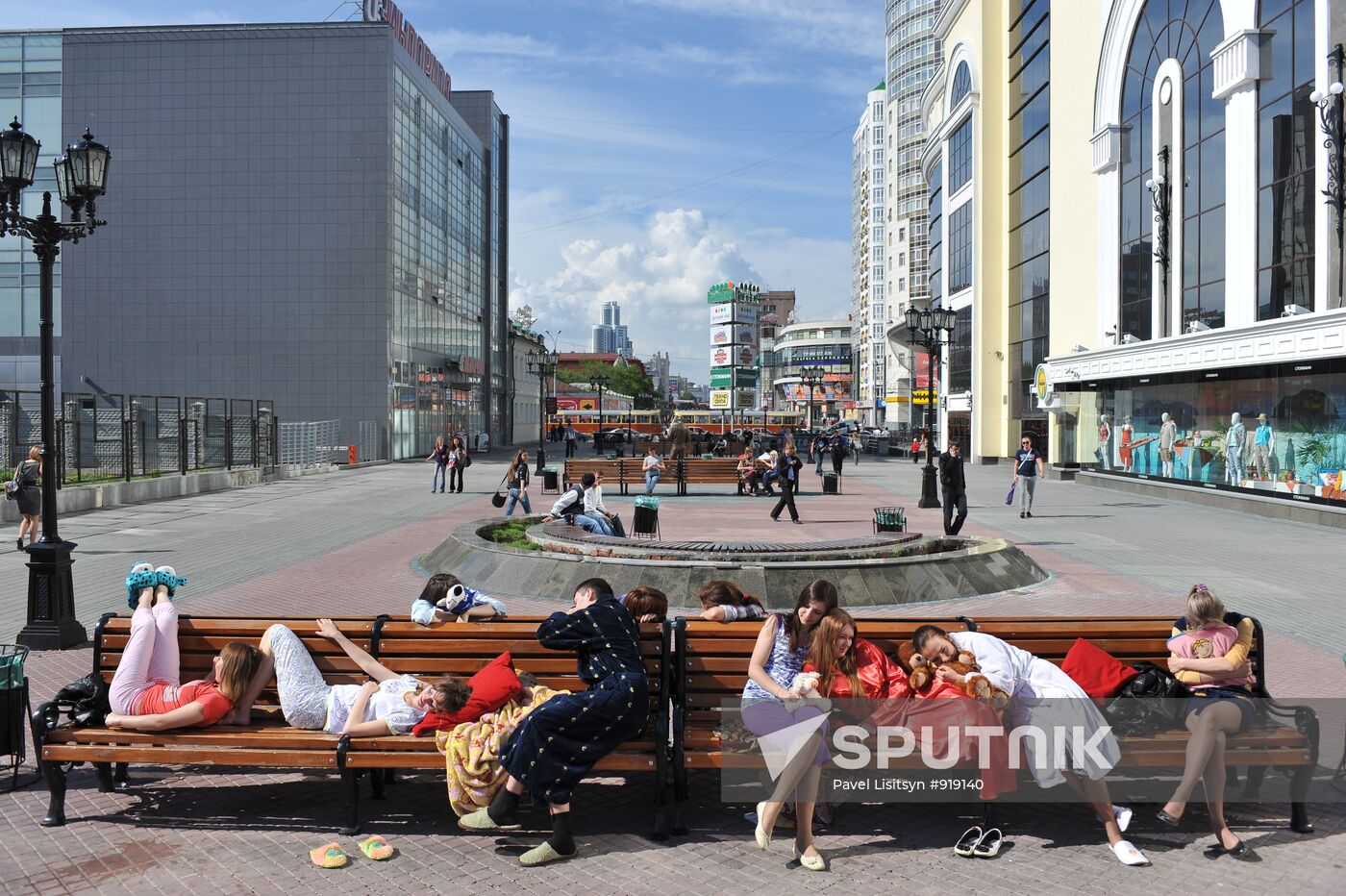 Sleep-out flashmob in Yekaterinburg