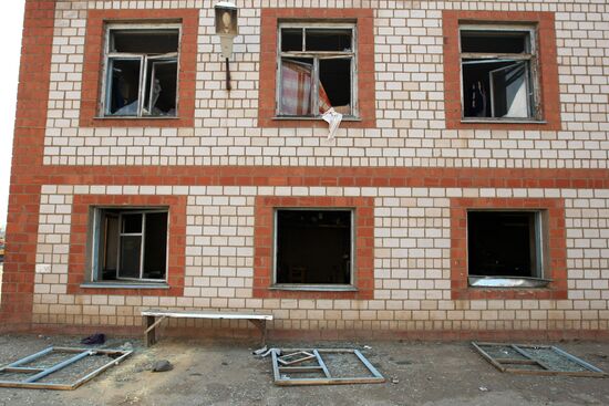 Explosion-smashed windows, Postolsky Village