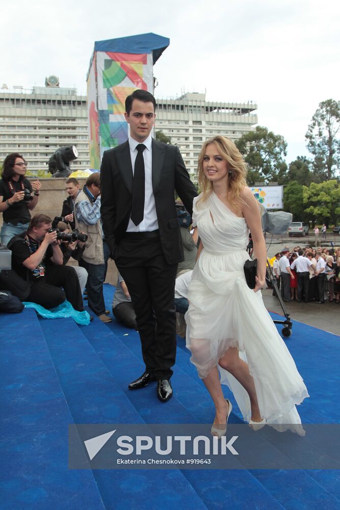 Actress Yanina Studilina and Alexander Rodnyanski Jr.