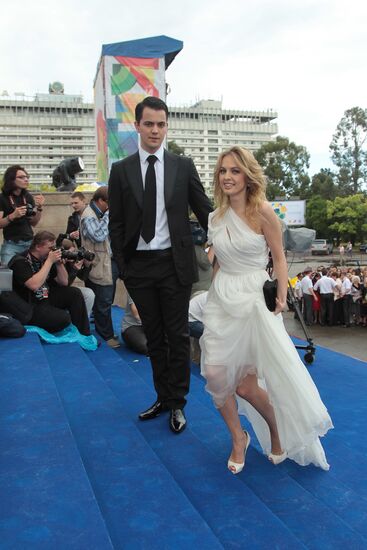 Actress Yanina Studilina and Alexander Rodnyanski Jr.