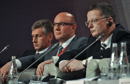 Oleg Toni, Dmitry Chernishenko and Hans-Jörg Grundmann