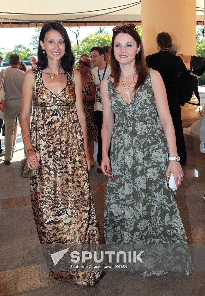 Anastasia and Ekaterina Vulichenko
