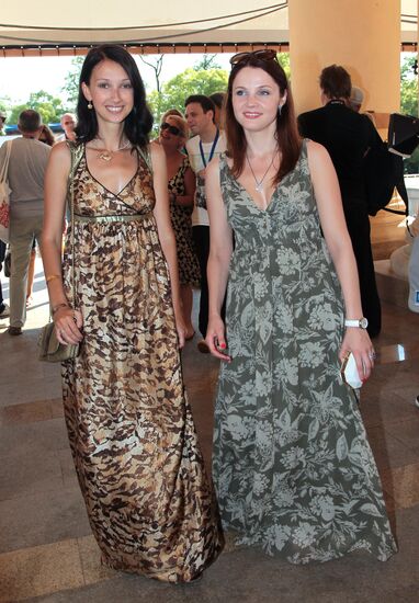 Anastasia and Ekaterina Vulichenko