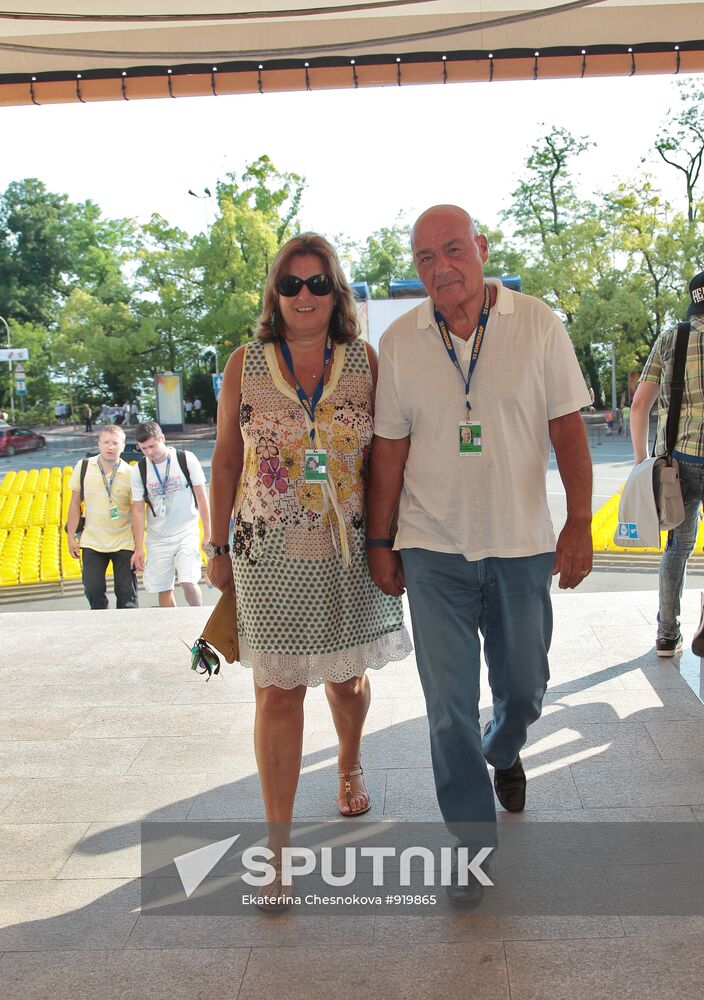 Vladimir Pozner with his wife Nadezhda Solovieva