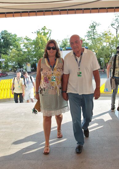Vladimir Pozner with his wife Nadezhda Solovieva