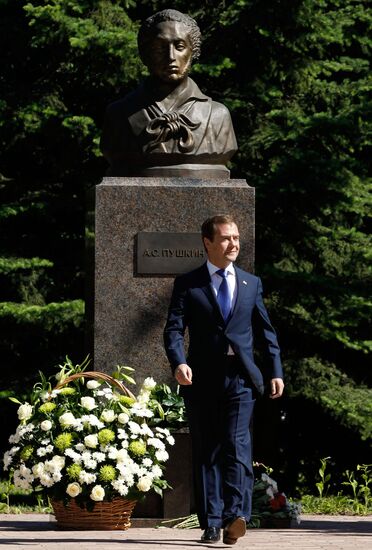 Dmitry Medvedev visits A.S. Pushkin Russian Language Institute