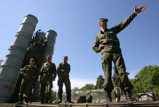 S-300 air defense batteries put on combat duty