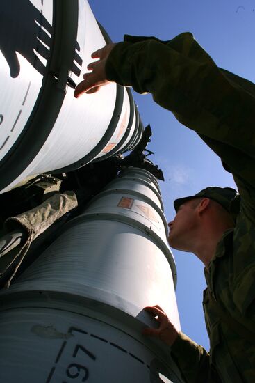 S-300 air defense batteries put on combat duty