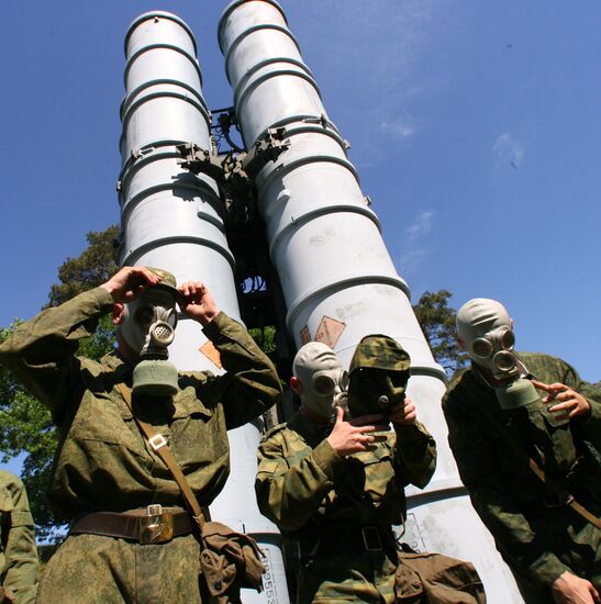 S-300 air defense batteries put on combat duty