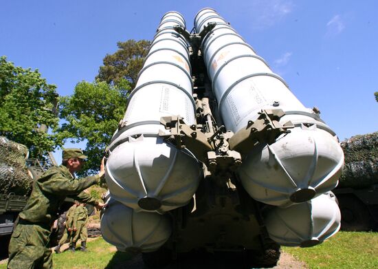 S-300 air defense batteries put on combat duty