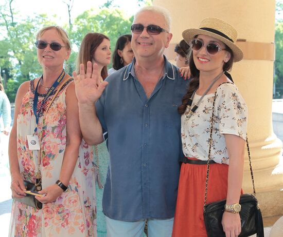 Vladimir Vinokur with family