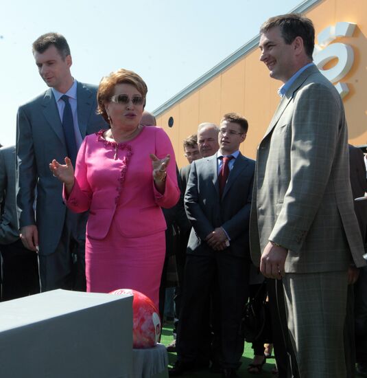 Laying foundation stone for "E-Mobile" production plant