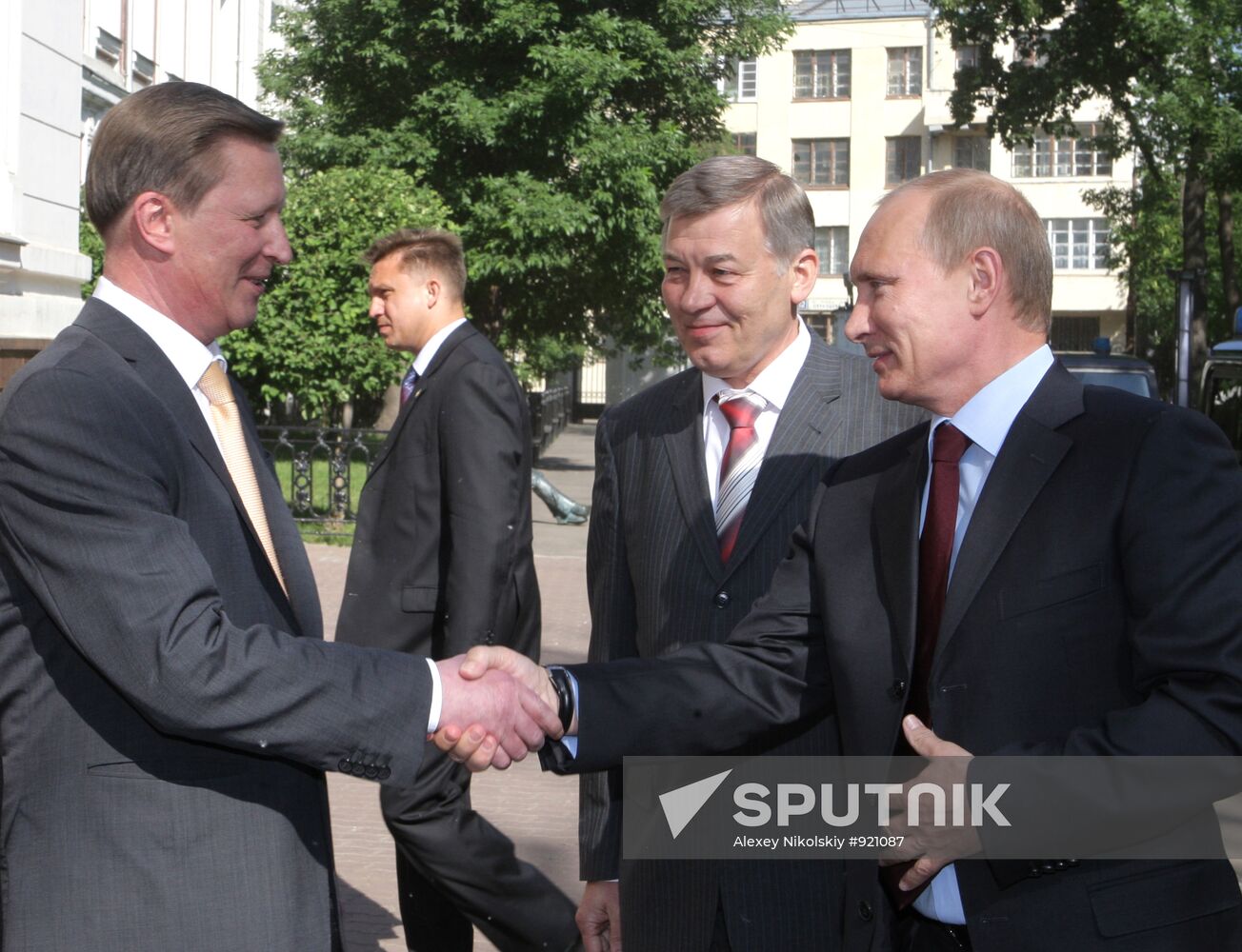 Russian Prime Minister Vladimir Putin visits MIIT