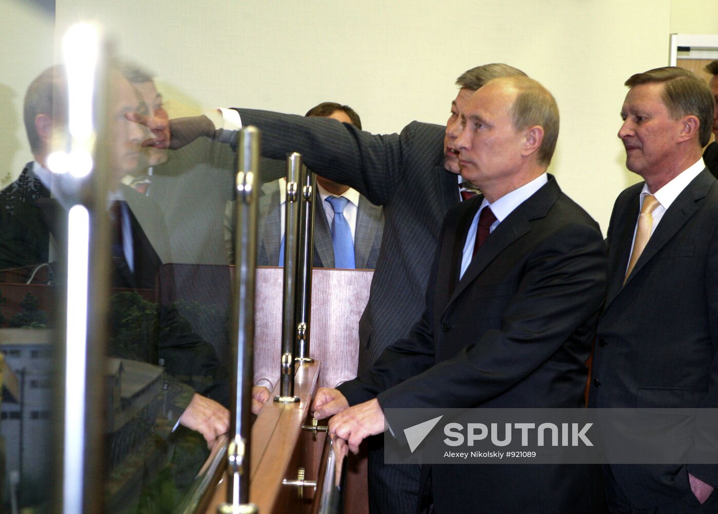 Russian Prime Minister Vladimir Putin visits MIIT