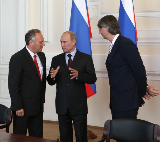 Russian Prime Minister Vladimir Putin visits MIIT