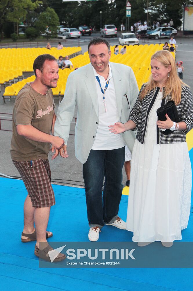 Mikhail Yevlanov, Alexander Rodnyansky and Anna Mikhalkova