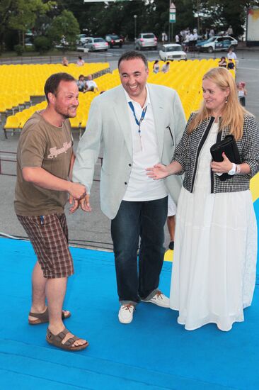 Mikhail Yevlanov, Alexander Rodnyansky and Anna Mikhalkova