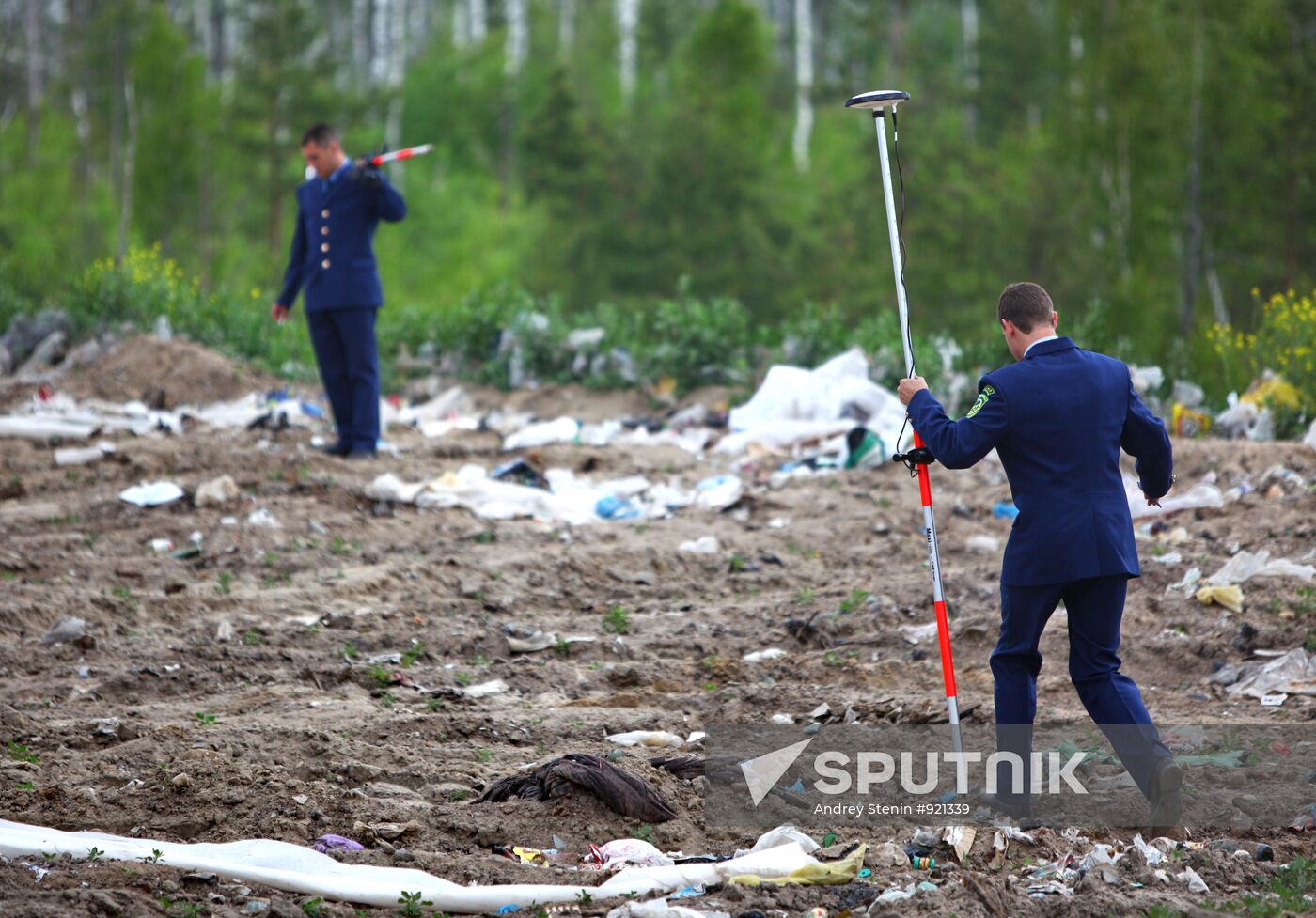 Inspecting solid waste landfills