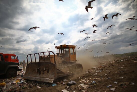 Inspecting solid waste landfills