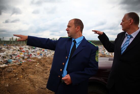 Inspecting solid waste landfills