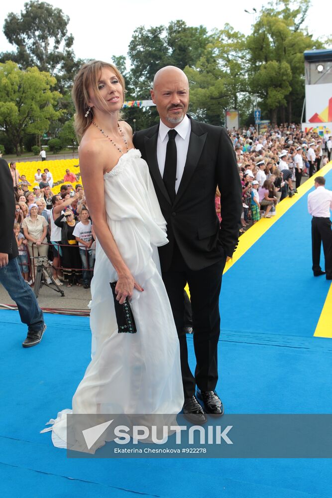 Fyodor Bondarchuk with his wife, Svetlana