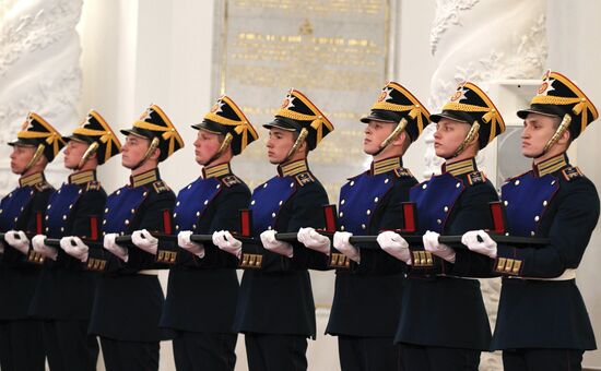 President Medvedev hands out state awards on Russia Day
