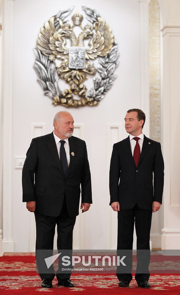 On Day of Russia Dmitry Medvedev presents State awards