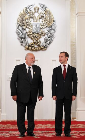 On Day of Russia Dmitry Medvedev presents State awards