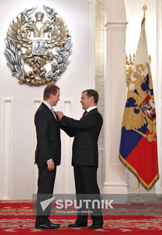 On Day of Russia Dmitry Medvedev presents State awards