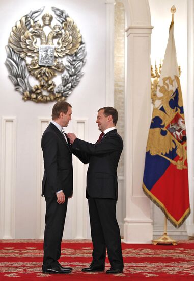 On Day of Russia Dmitry Medvedev presents State awards