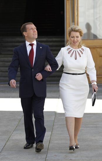 Dmitry Medvedev presents state awards on Russia Day