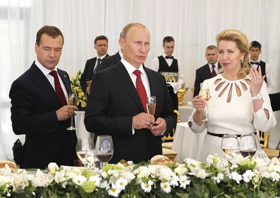 Dmitry Medvedev presents state awards on Russia Day