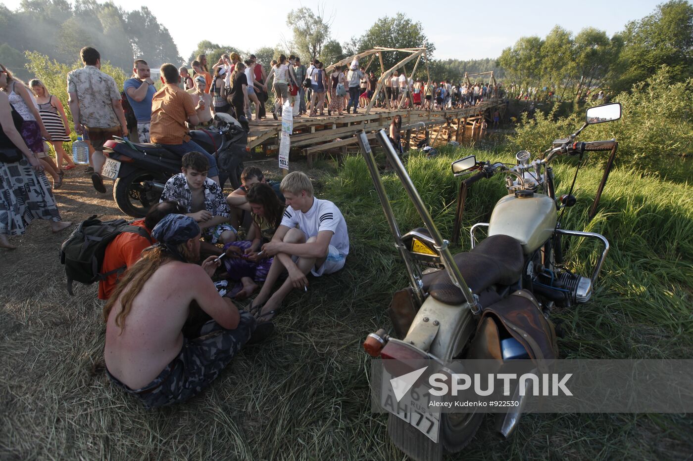 "Empty Hills" free art festival