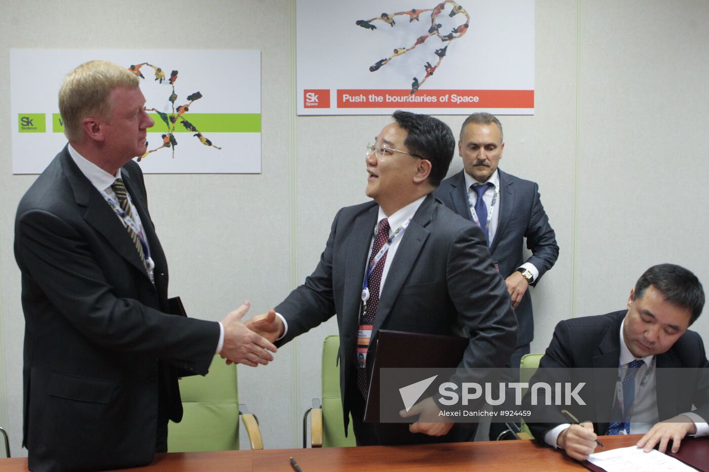 Anatoly Chubais, Yeong Cheol Seok, Taesoo Yang