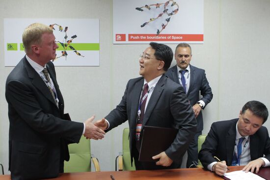 Anatoly Chubais, Yeong Cheol Seok, Taesoo Yang